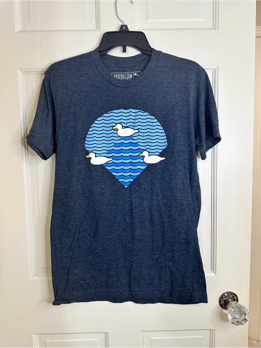 Men’s Dark Blue Graphic Tee with Duck baseball pattern Baseballism size M